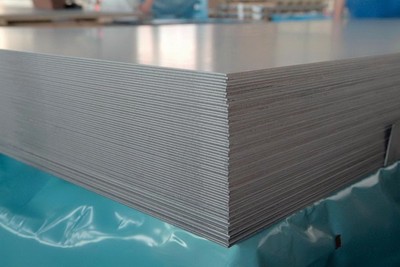 Покрытие дверного полотна пищевой нержавеющей сталью  AISI 304 за 1 м²(одна сторона)