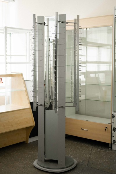 Вращающаяся стойка для очков F-90