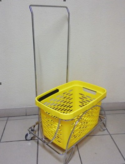 Хромированная подставка с ручкой на 2-х колесах под корзины 0333-27